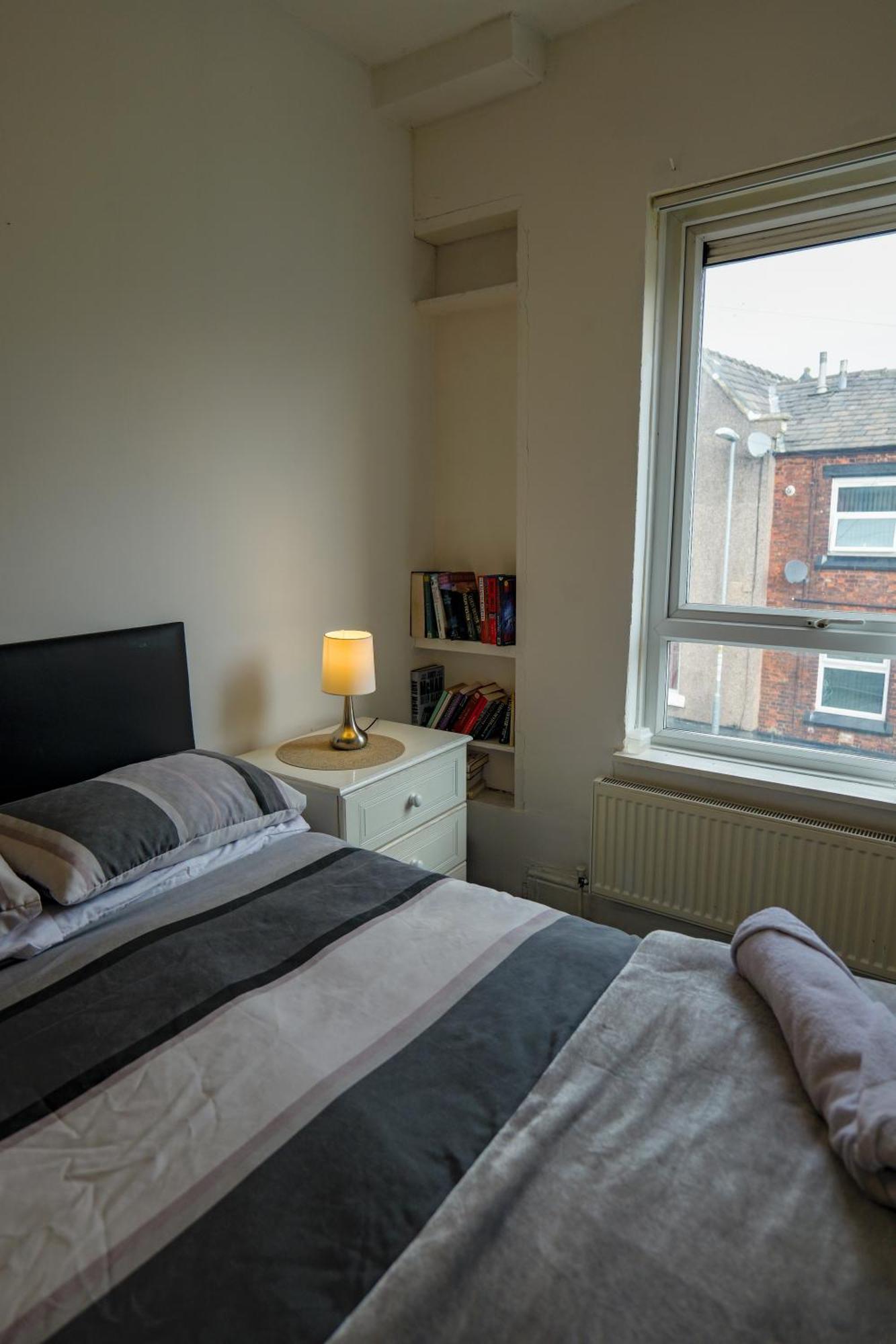 Rochdale 3 Bedroom House 2 Bath With Free Parking Sleeps 7 Екстериор снимка