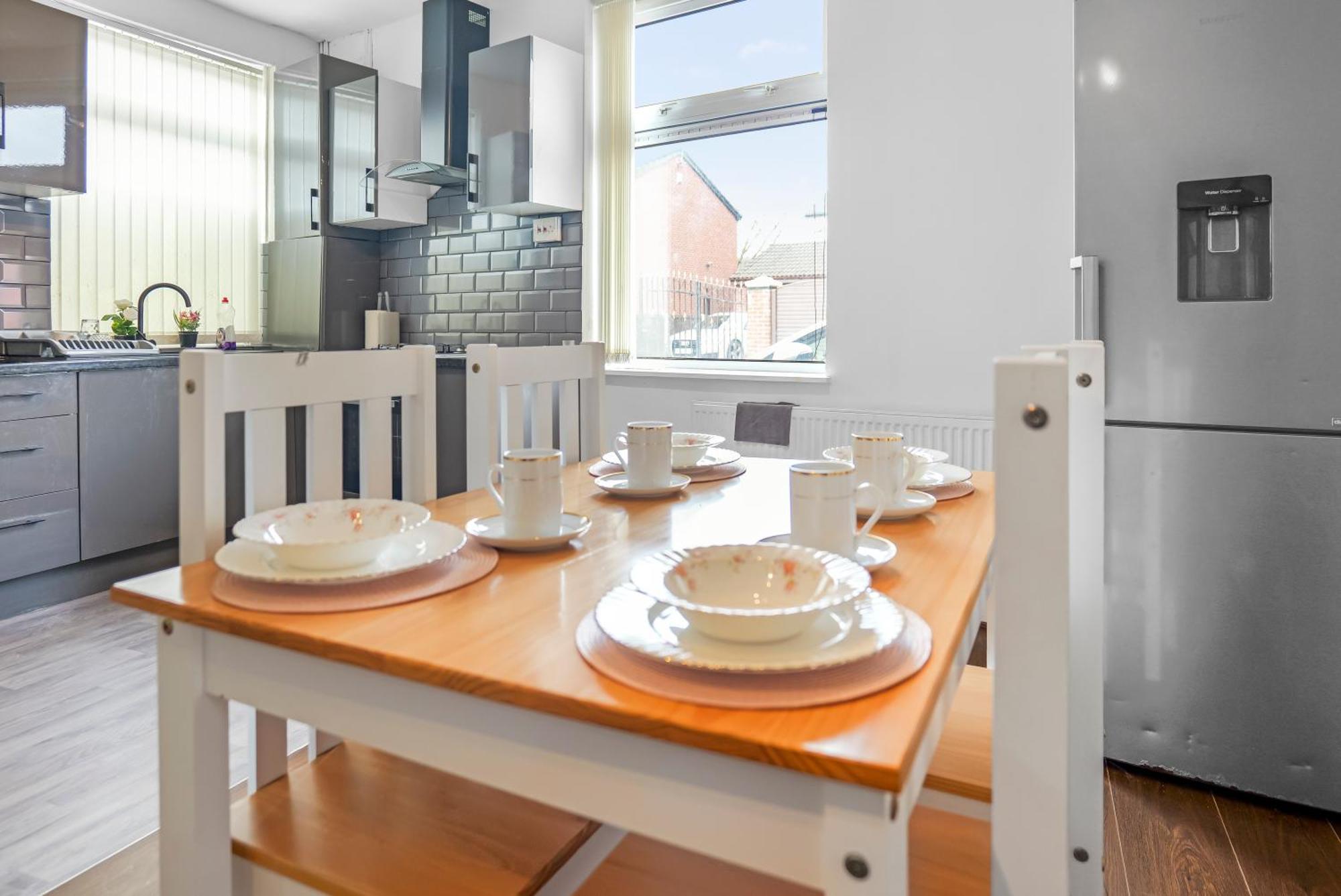 Rochdale 3 Bedroom House 2 Bath With Free Parking Sleeps 7 Екстериор снимка